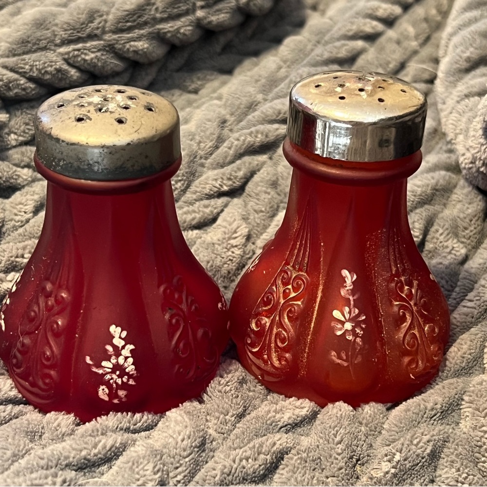 ANTIQUE VICTORIAN PIGEON BLOOD RED SALT & PEPPER SHAKERS